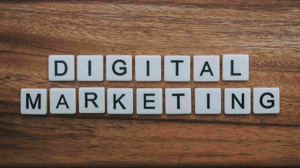 Profesi Digital Marketing: Bidang, Skill, Jenjang Karier, dan Gaji