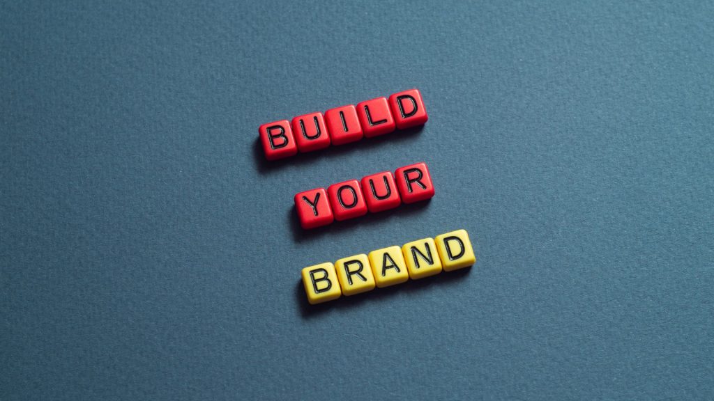 Membangun Personal Branding di Media Sosial Membangun Personal Branding di Media Sosial
