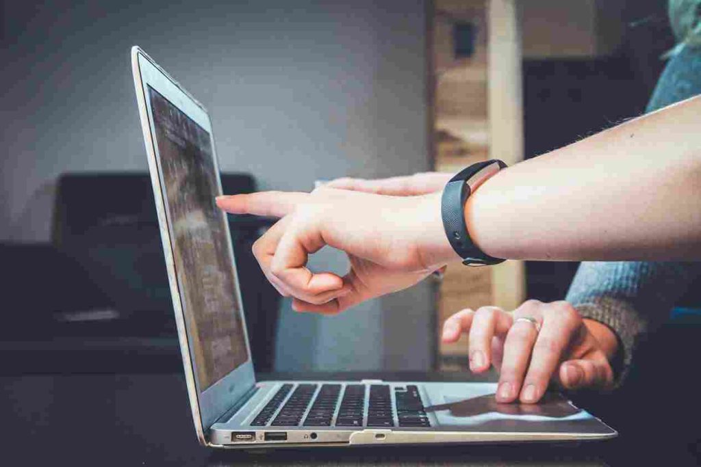 8 Kelebihan dan Kekurangan Iklan Digital yang Harus Kamu Tahu! 