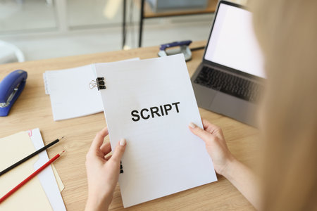 Alt text: Perempuan sedang menulis script writing untuk strategi marketing digital di kertas