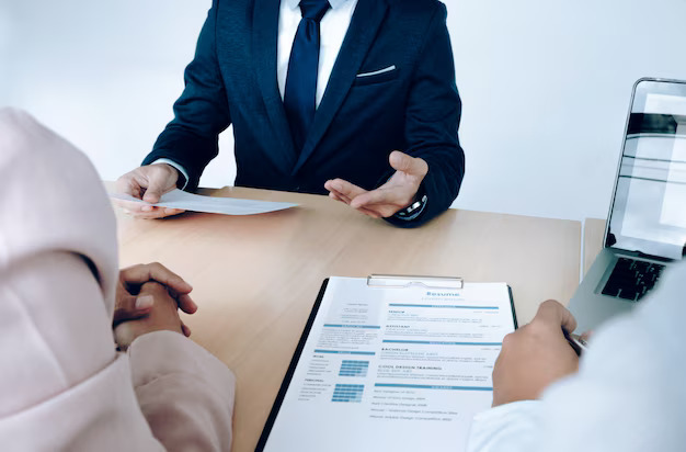 img=fresh graduate sedang melakukan interview kerja.