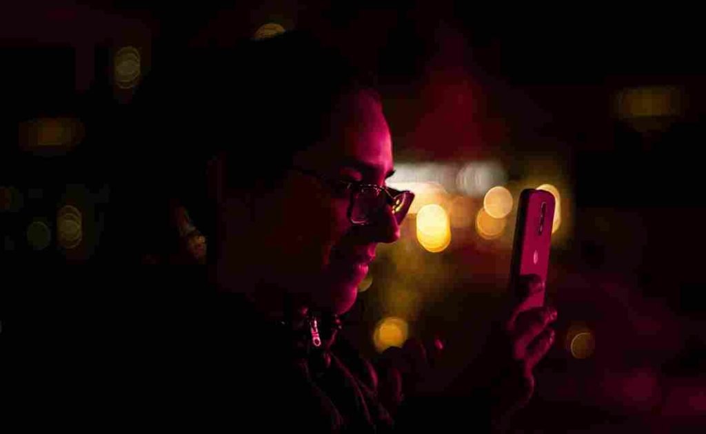 Apa Itu ASMR? Fungsi, Manfaat dan Contoh untuk Strategi Brand