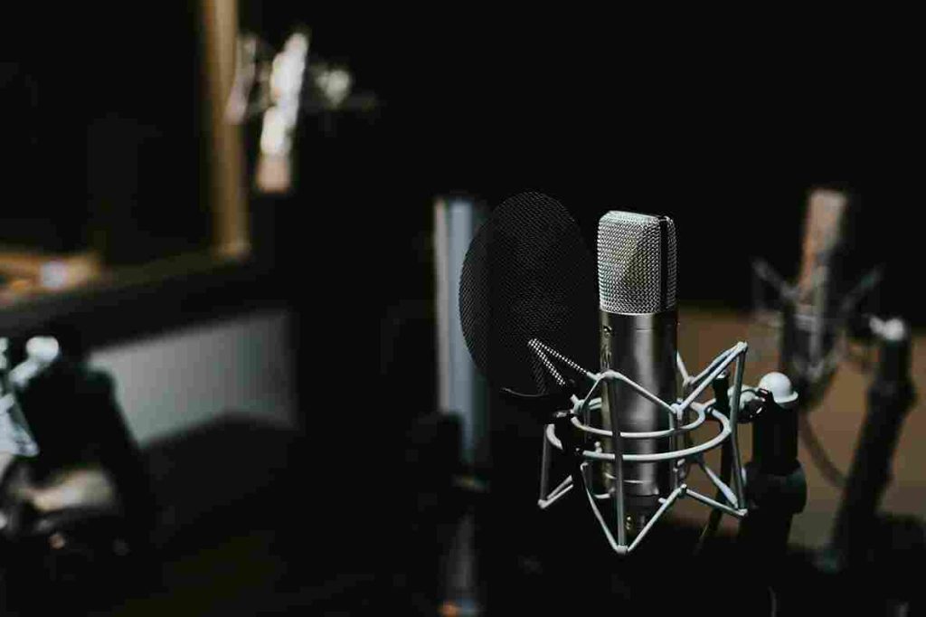 Blog vs Podcast: Mana Strategi Konten yang Lebih Untung?