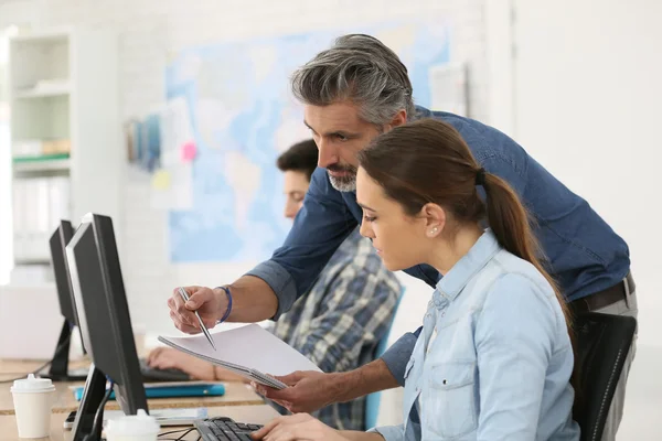 img= Paid Internship vs Unpaid Internship: Mana yang Harus Dipilih?. 