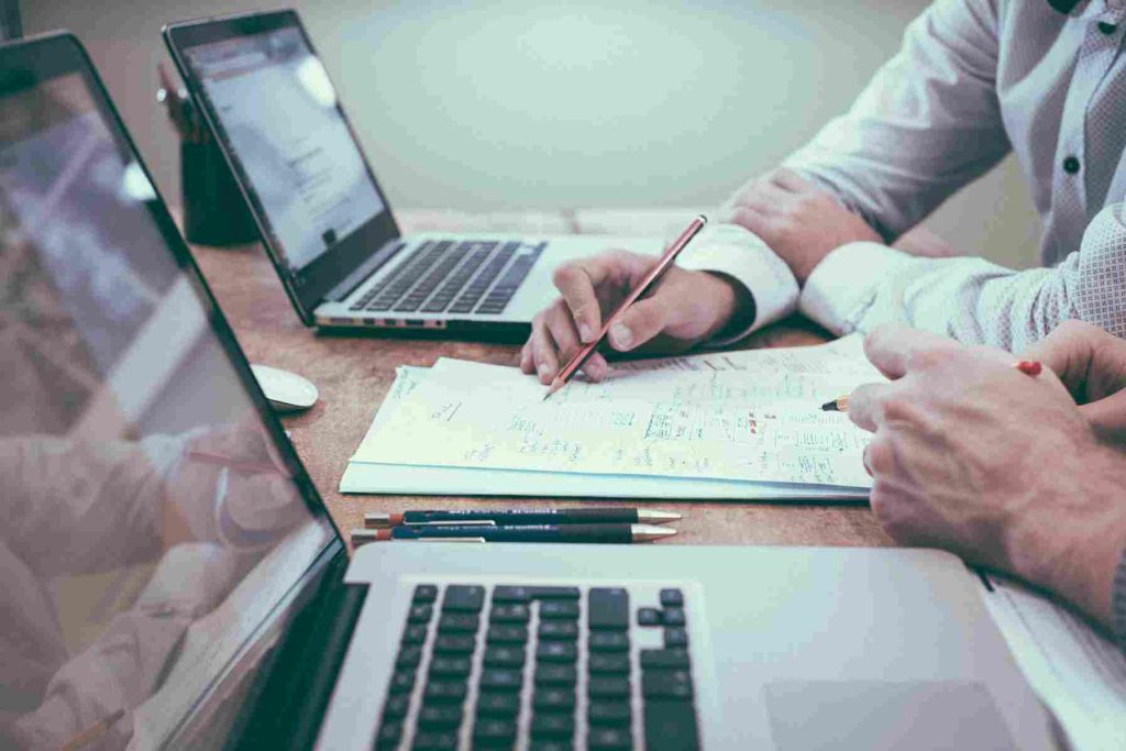 Investasi Jasa Sosial Media Jadi Pilihan Wajib di Era Digital